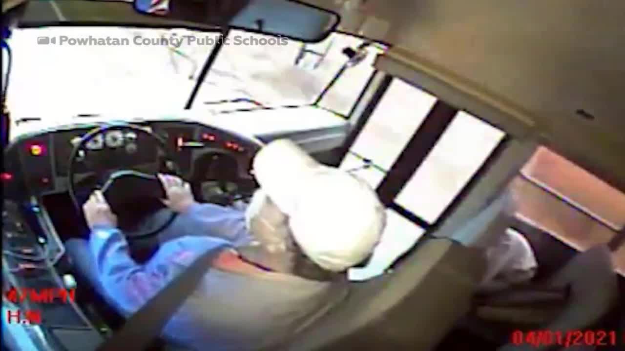 Watch a deer collide with the school bus and fall on the sleeping student