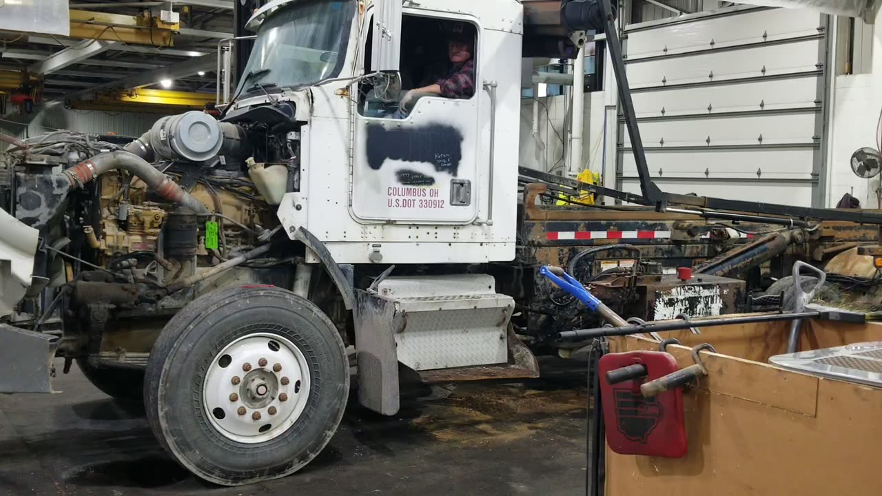 #1235 1999 Kenworth Rolloff