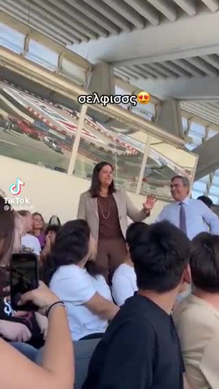 ΜΑΘΗΤΗΣ ΣΤΗΝ ΚΕΡΑΜΕΩΣ-ΕΜΕΙΣ ΔΕΝ ΘΕΛΟΥΜΕ ΦΩΤΟΓΡΑΦΙΑ