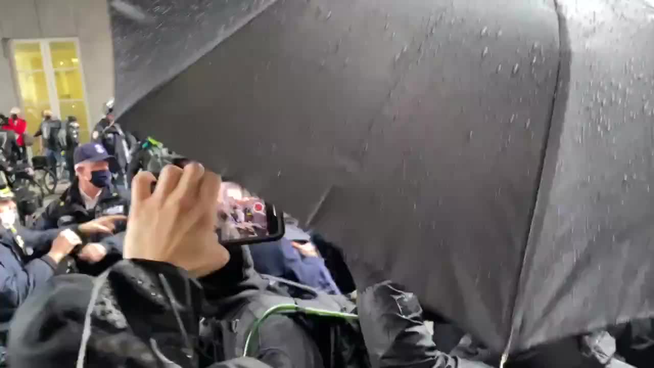 NYC police. Antifa, move it or lose it.