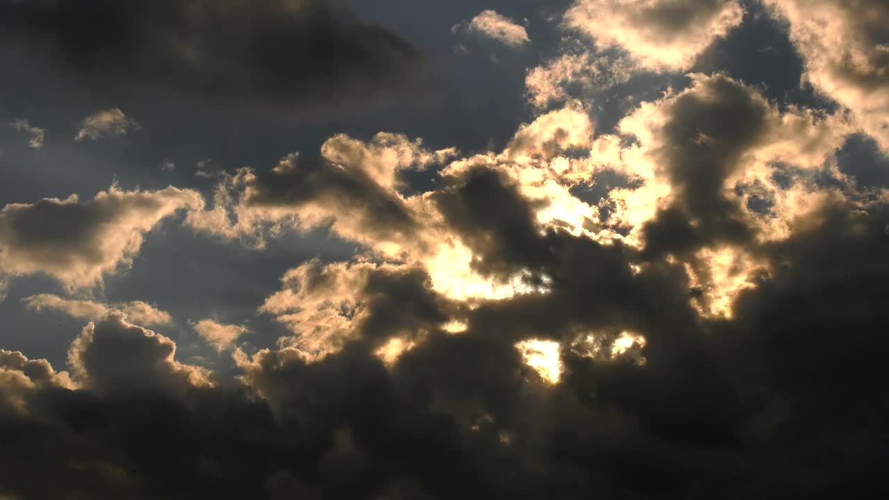 Clouds covering the sun&#39;s rays