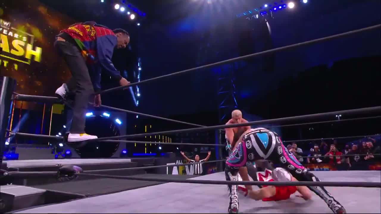 Snoop Dogg hit a frog splash on AEW Dynamite | Snoop Dogg wrestling