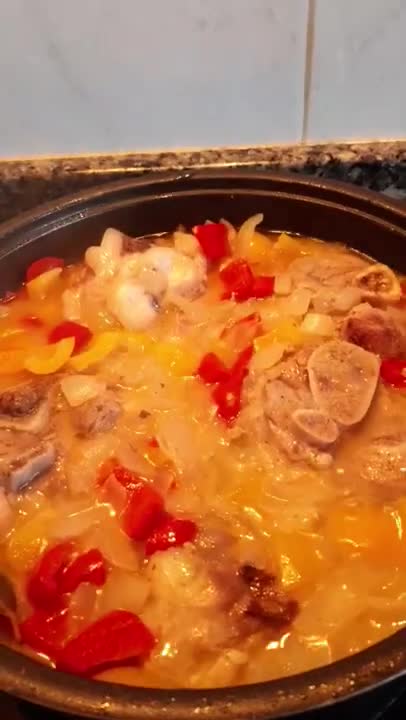 How to cook delicious meat with vegetables.