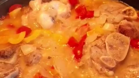 How to cook delicious meat with vegetables.