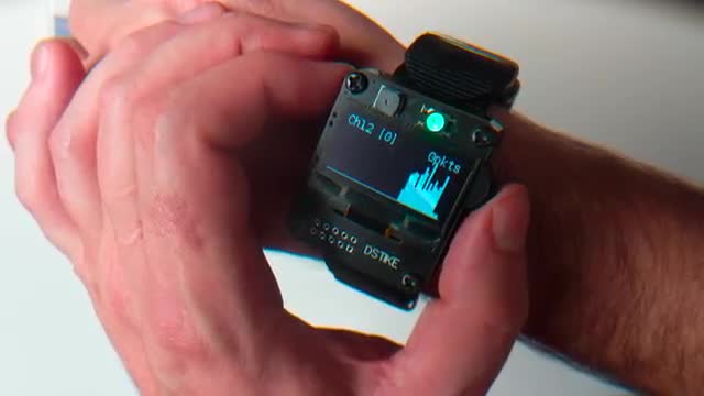 DSTIKE Deauther Watch Demo - When Smart Watches Attack