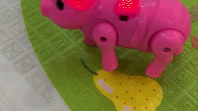 Super funny pig toy walking