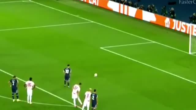 Pênalti para o PSG