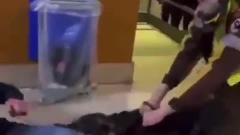 Polizei Maske schlecht trainiert