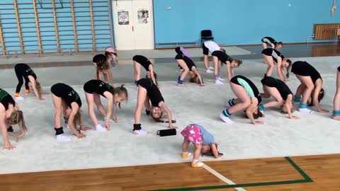 Gymnasts hilariously imitate little girl's dance moves