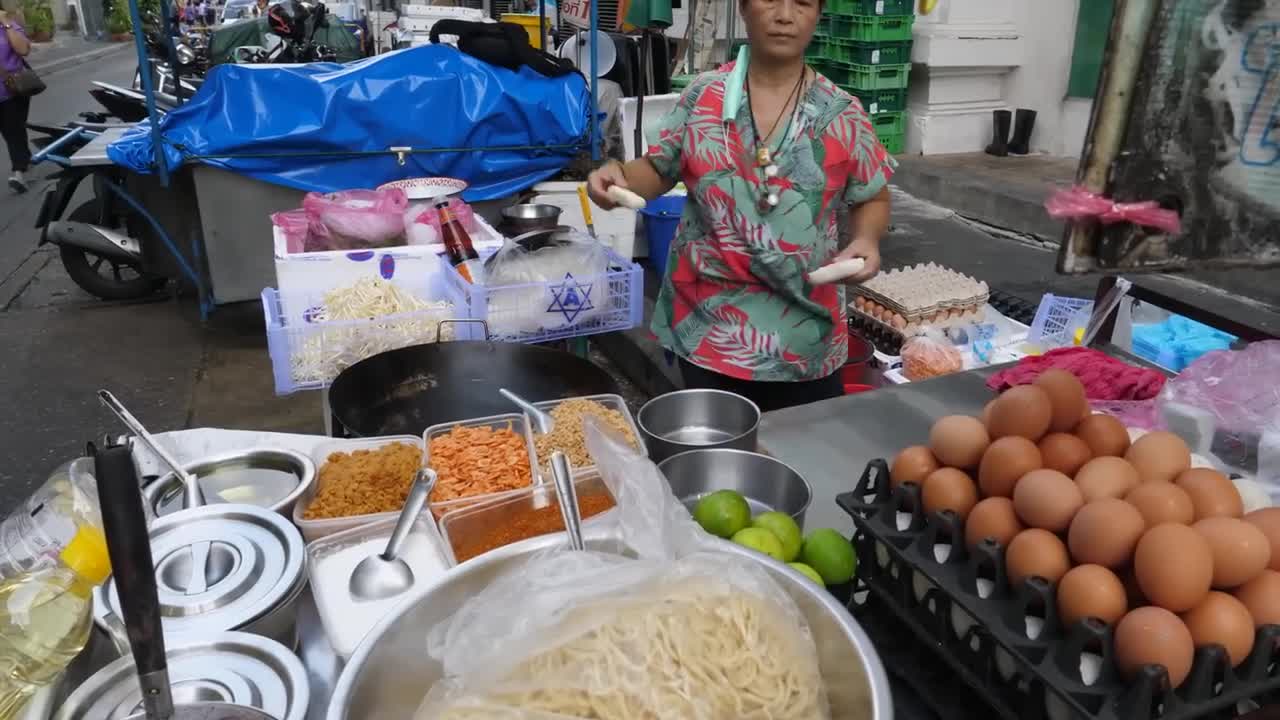 35년 팟타이 달인 할머니! 줄서서 먹는 곳 _ Grandma Pad Thai Master! for 35 years - thai street food