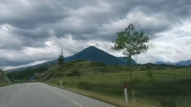 ALBANIJA PREPUNA NEOTKRIVENIH PIRAMIDA (Miroljub Petrović)