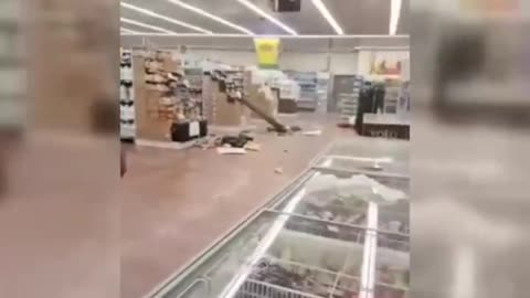Palestinian resistance rocket hits a store in Ashkelon