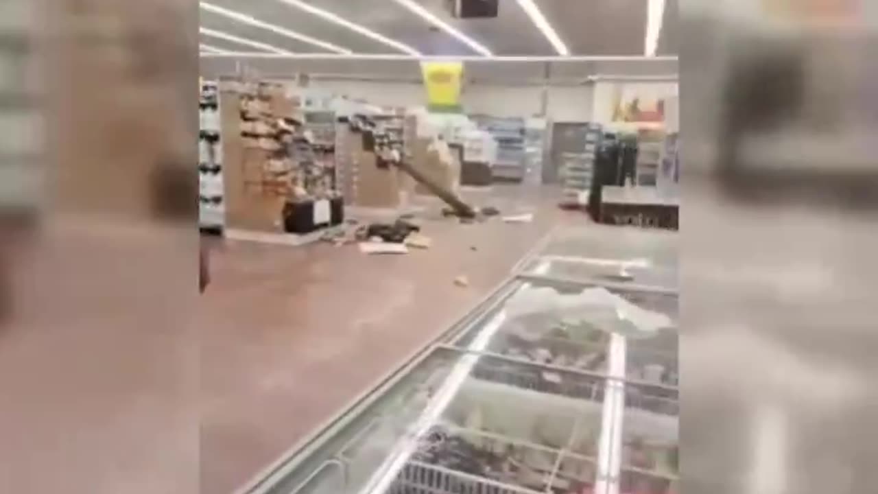 Palestinian resistance rocket hits a store in Ashkelon