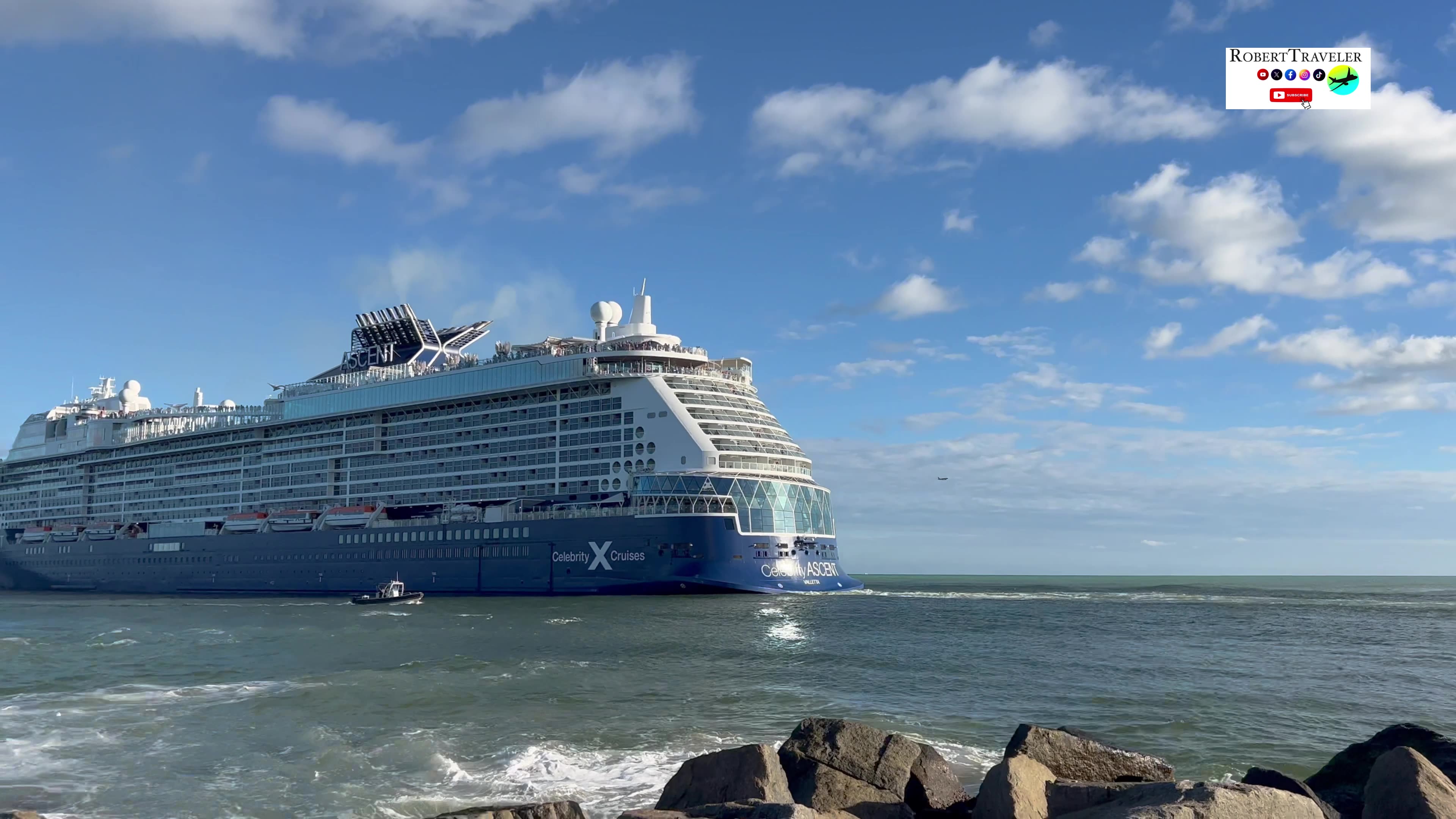 The eternal battle in Fort Lauderdale: listening to the duel between a ship's horn and a trumpet