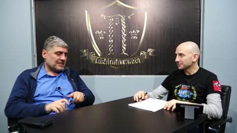 Da li koristi šminku kada nastupa i gostuje (Miroljub Petrović)