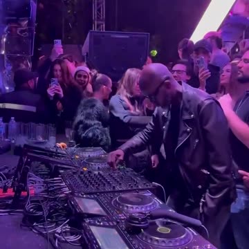 Black Coffee PLAYS IN Valle de Bravo, Mexico