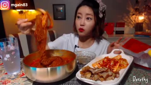 Spicy Noodle Mukbang [Dorothy]