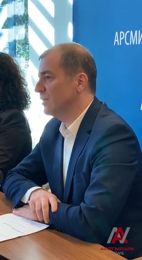 Адгур Ардзинба - Абхазский народ отнимает вот такие дубинки и бьет обратно по голове