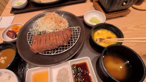 This is japanese food~! Kyu-kat-su