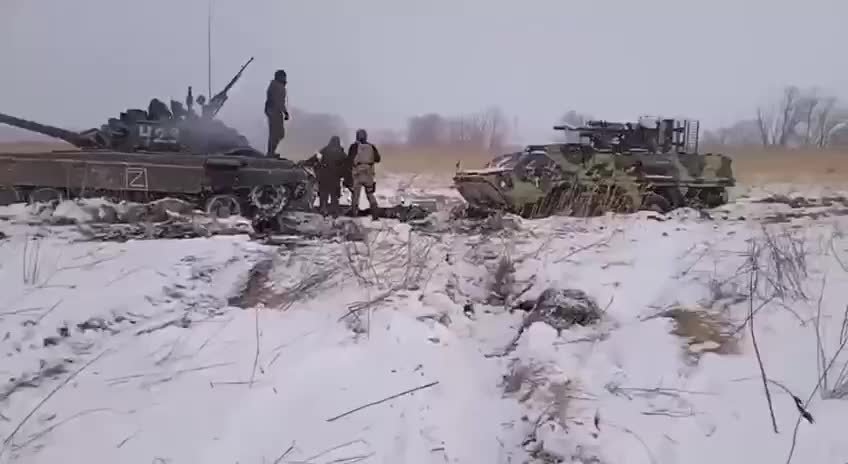 Russian T-72B3 is trying to pull out a Ukrainian BTR-4 stuck and abandoned by the crew