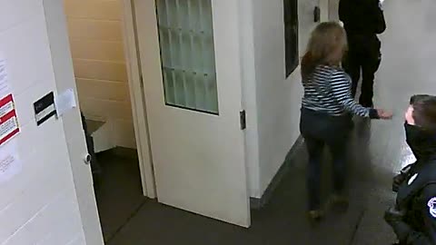 1665HQOB02PrisonerProcessingCell_2021-01-06_22h40min01s890ms.mp4
