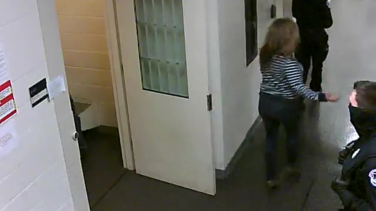 1665HQOB02PrisonerProcessingCell_2021-01-06_22h40min01s890ms.mp4