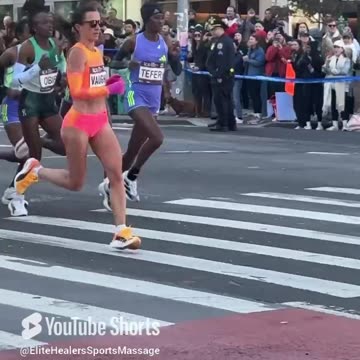 2024 NYC Marathon | Women’s 1st Place Leaders at Mile 17.5 on 84th St & 1st Ave NYC