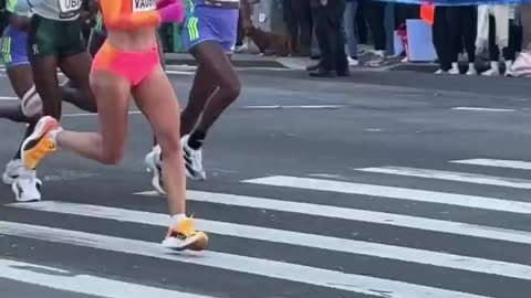 2024 NYC Marathon | Women’s 1st Place Leaders at Mile 17.5 on 84th St & 1st Ave NYC