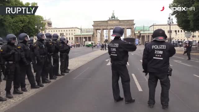 Njemačka policija privodi prosvjednike