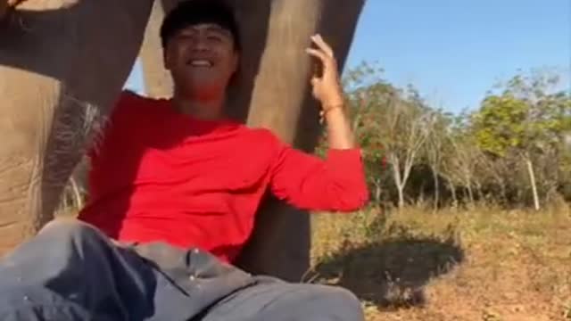 wow It defends him !! watch !!!