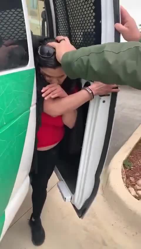 Woman arrested on the border for human trafficking