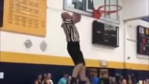 Ref gets ball unstuck from the hoop with insane strength