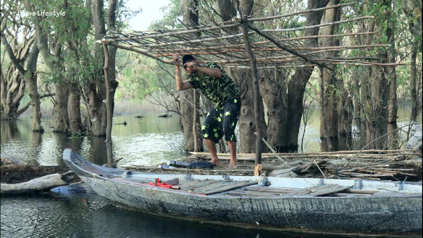 Bushcraft trip - Build Natural Tree Stump Shelter Floating In The Water - Floating Hut