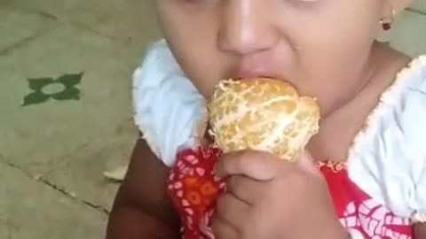 Cute pie's hileriously sexy reaction.