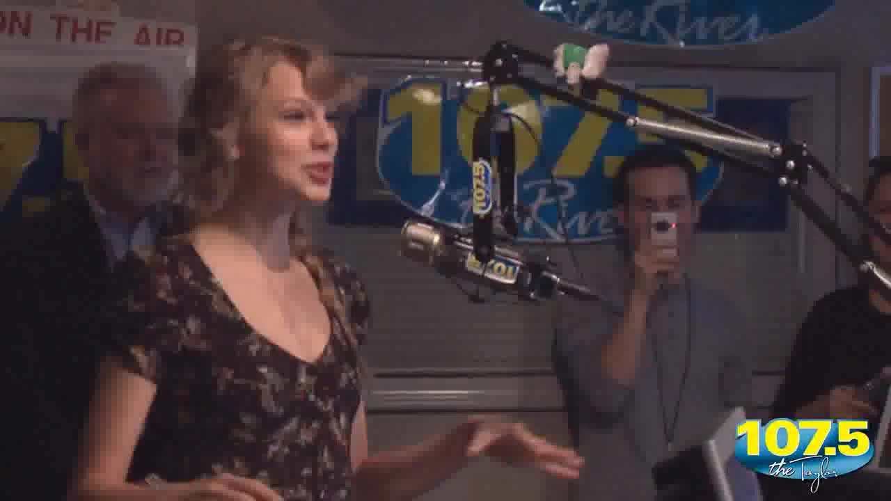 Taylor Swift talks about "SUPER BASS - Nicky Minaj