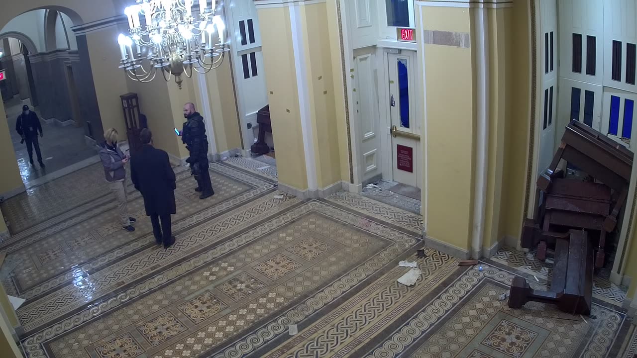 0102USCS01SenateWingDoornearS139_2021-01-06_17h11min06s590ms.mp4