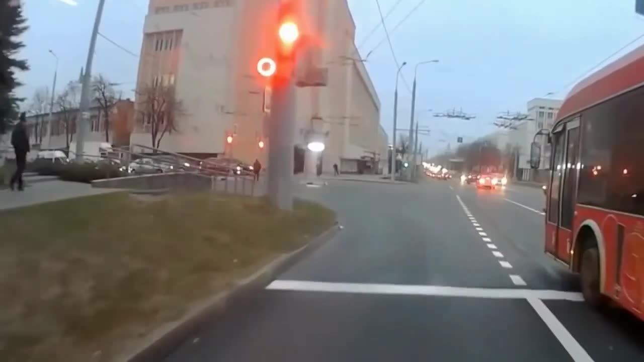 Red Light Runners - Crazy Car Crashes #2