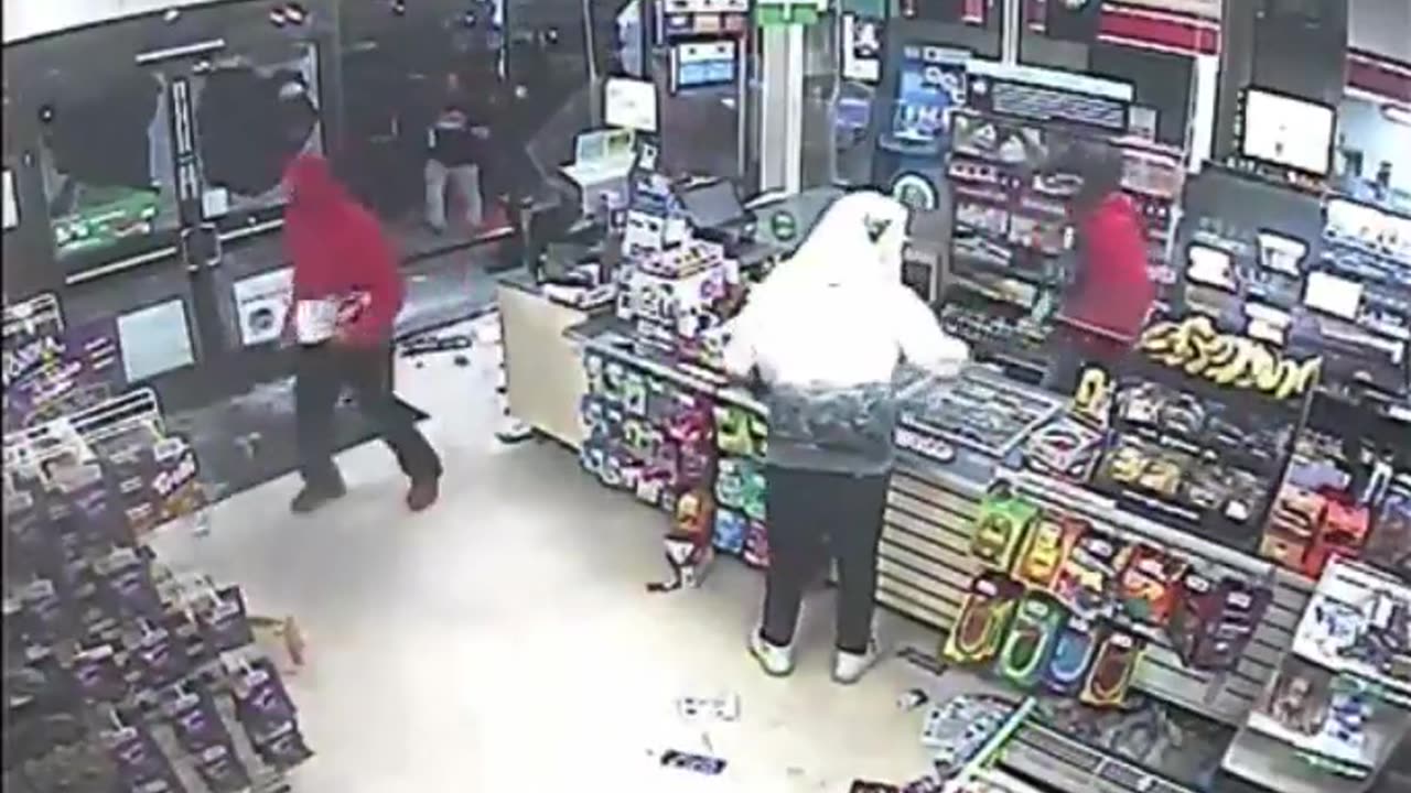 Thugs loot and vandalized a 7-Eleven store after a sideshow. Sacramento