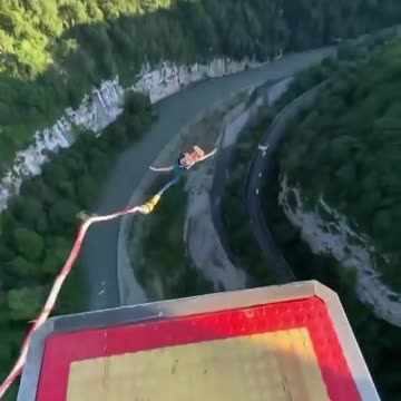 Adventure goals on the start of a new week, crazy as it looks like! 😱