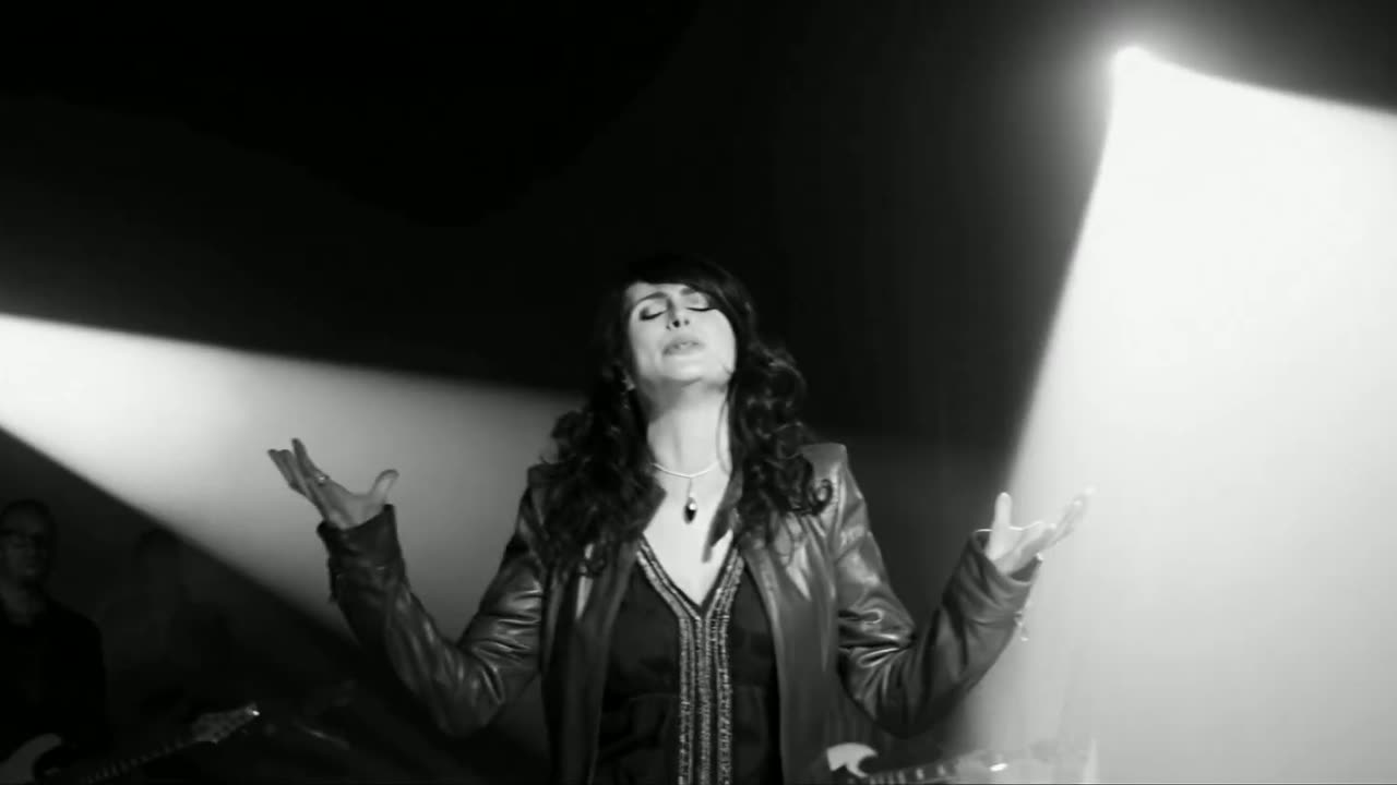 WITHIN TEMPTATION - Shot In The Dark (OFFICIAL VIDEO)