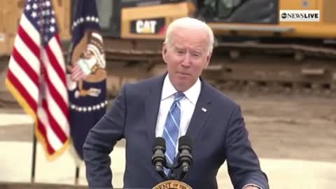 • Biden in Michigan: “81 million Americans voted for me” and 5 people clap.
