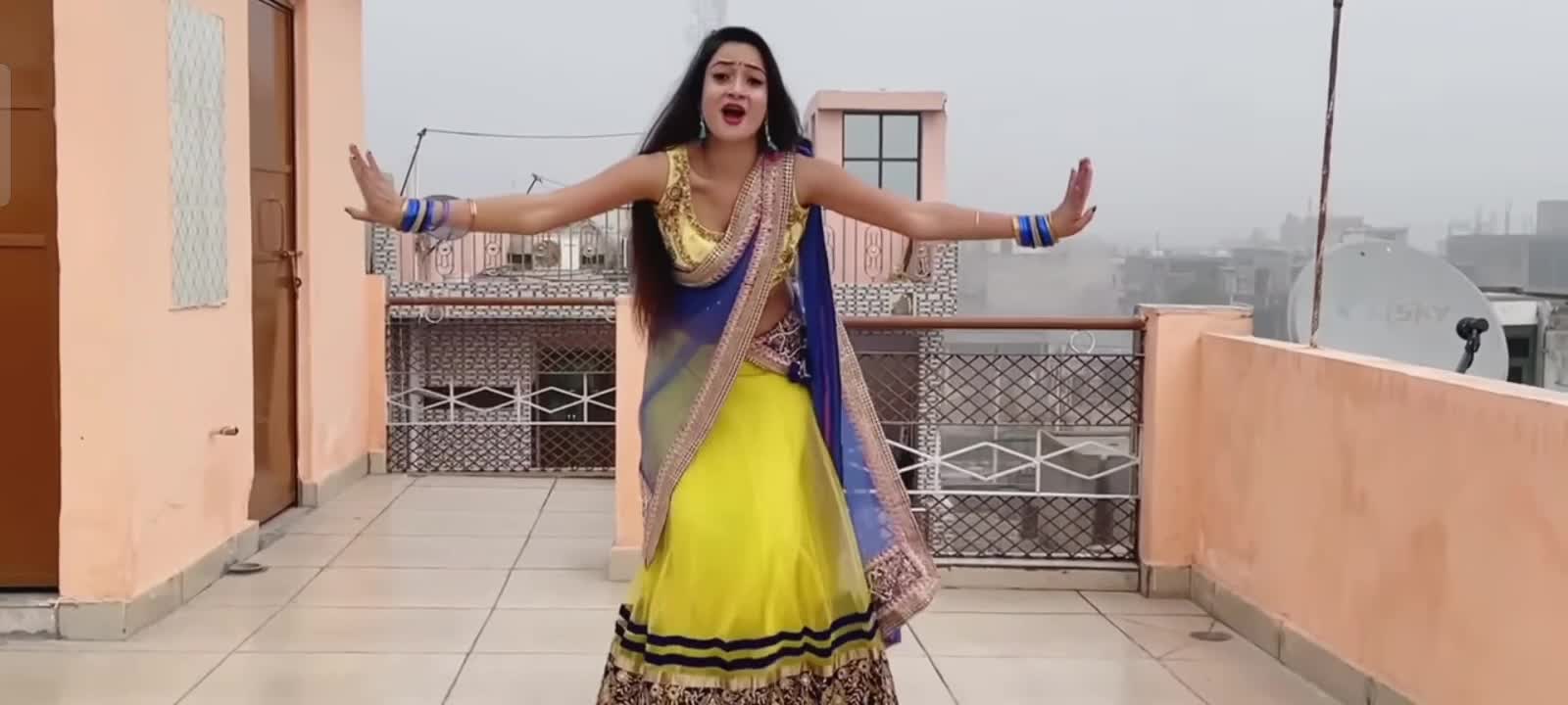 Bahu batase // mast popular song // dance cover by neelu maurya