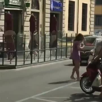 Bad Move! Man Snatches Woman's Purse - She's Part Of Italian Special Forces