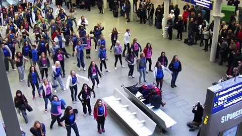 Flash Mob at St Pancras International NYE 2010