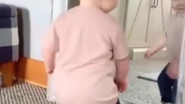 Babies have adorable reactions when dancing in front of the mirror