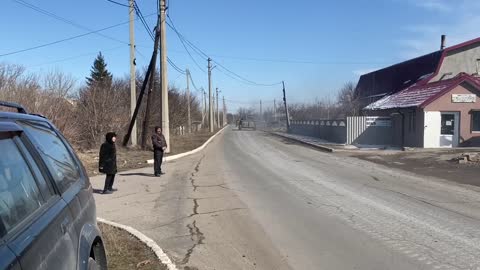 The grandmother baptizes the fighters going to liberate Mariupol