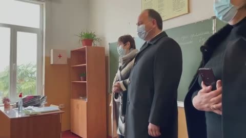 Даур Кове совместно с главным санитарным врачом Людмилой Скорик проинспектировали ряд школ