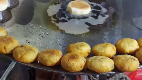 Chipest Indian spicy street food burger in Mumbai road.