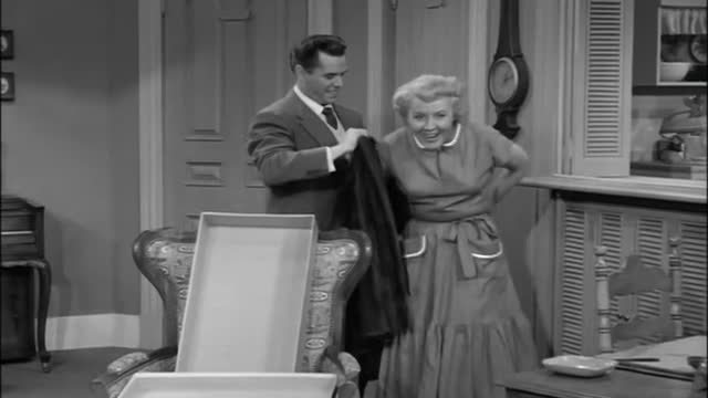 I Love Lucy Season 1 Episode 10 - The Fur Coat