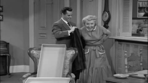 I Love Lucy Season 1 Episode 10 - The Fur Coat